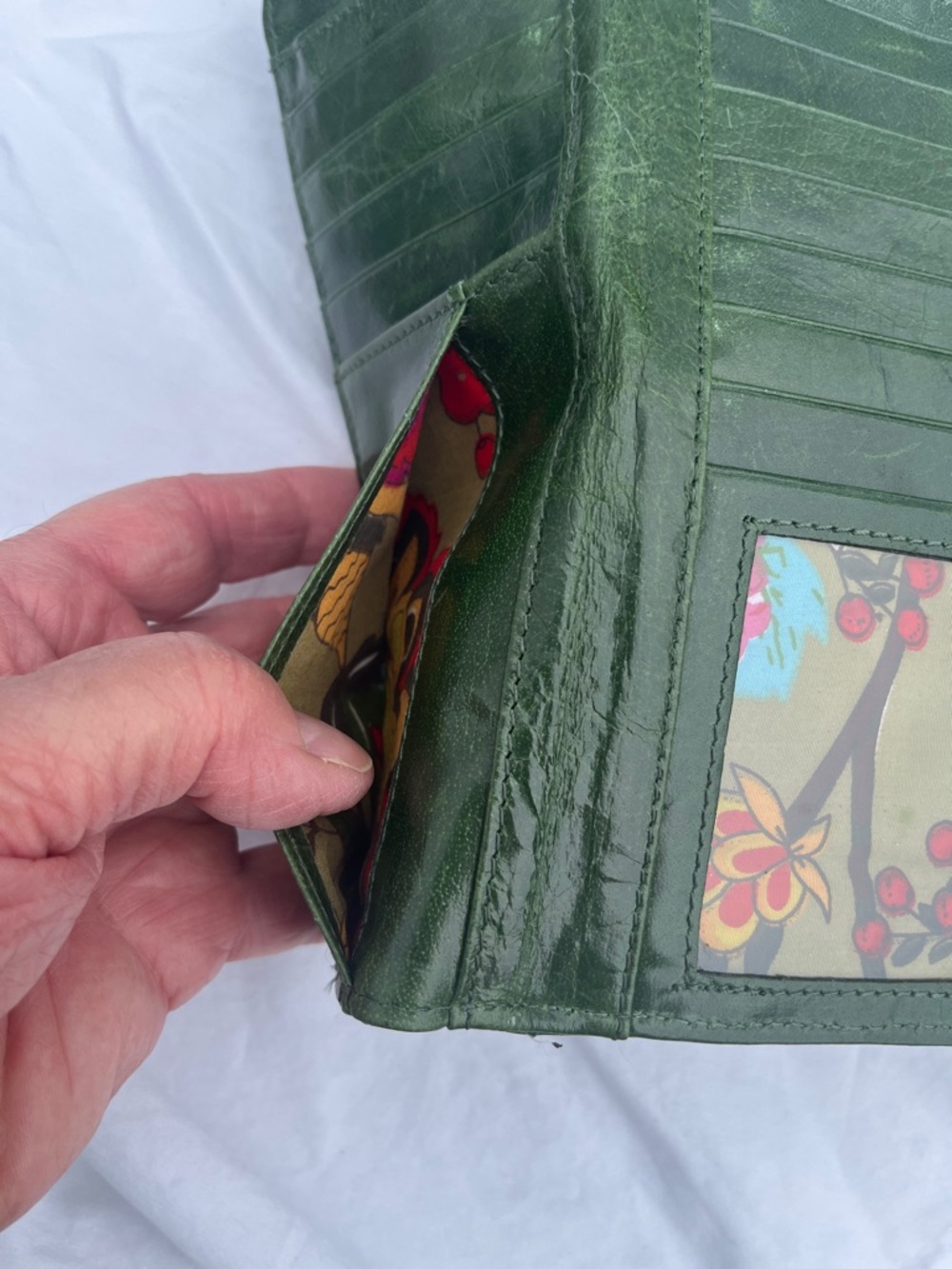 Latico forest green trifold Leather Zip Wallet Clutch - Picture 11 of 14
